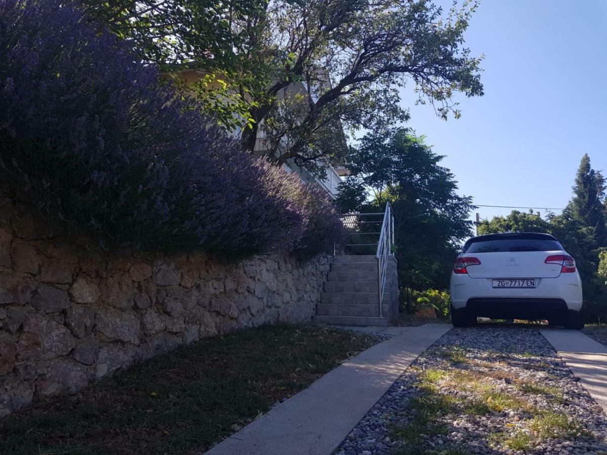 Holiday Home Rudelic Lukovo Šugarje Eksteriør billede