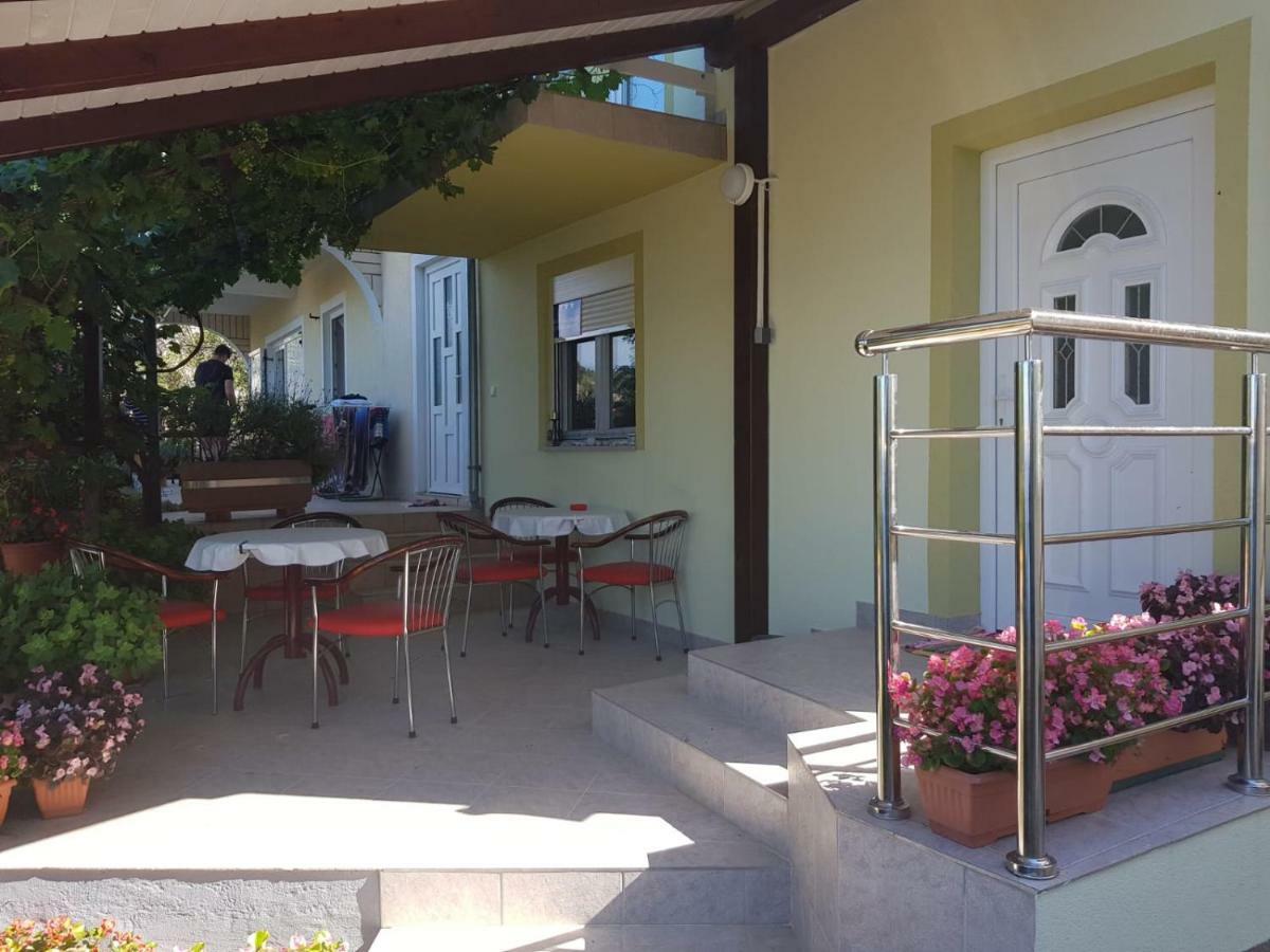 Holiday Home Rudelic Lukovo Šugarje Eksteriør billede